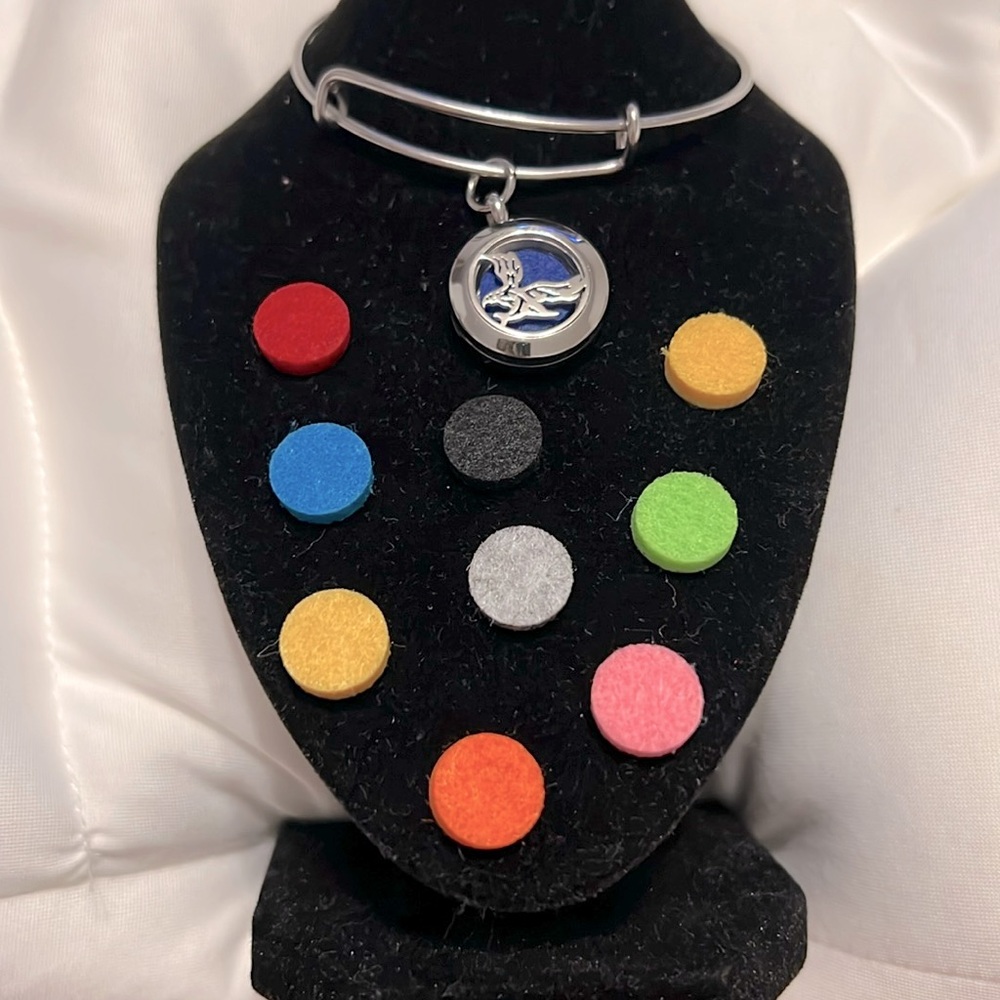 Aromatherapy locket bracelet